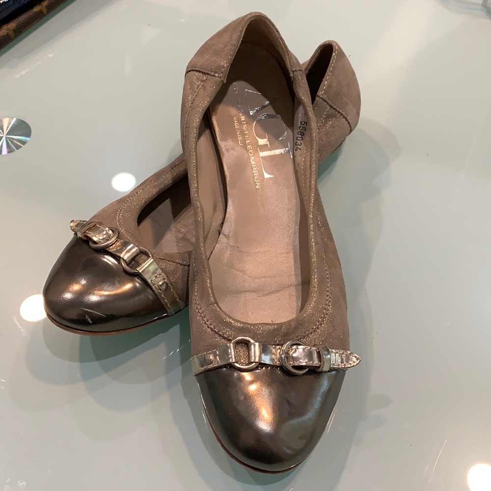 Gently used AGL flat 39.5
